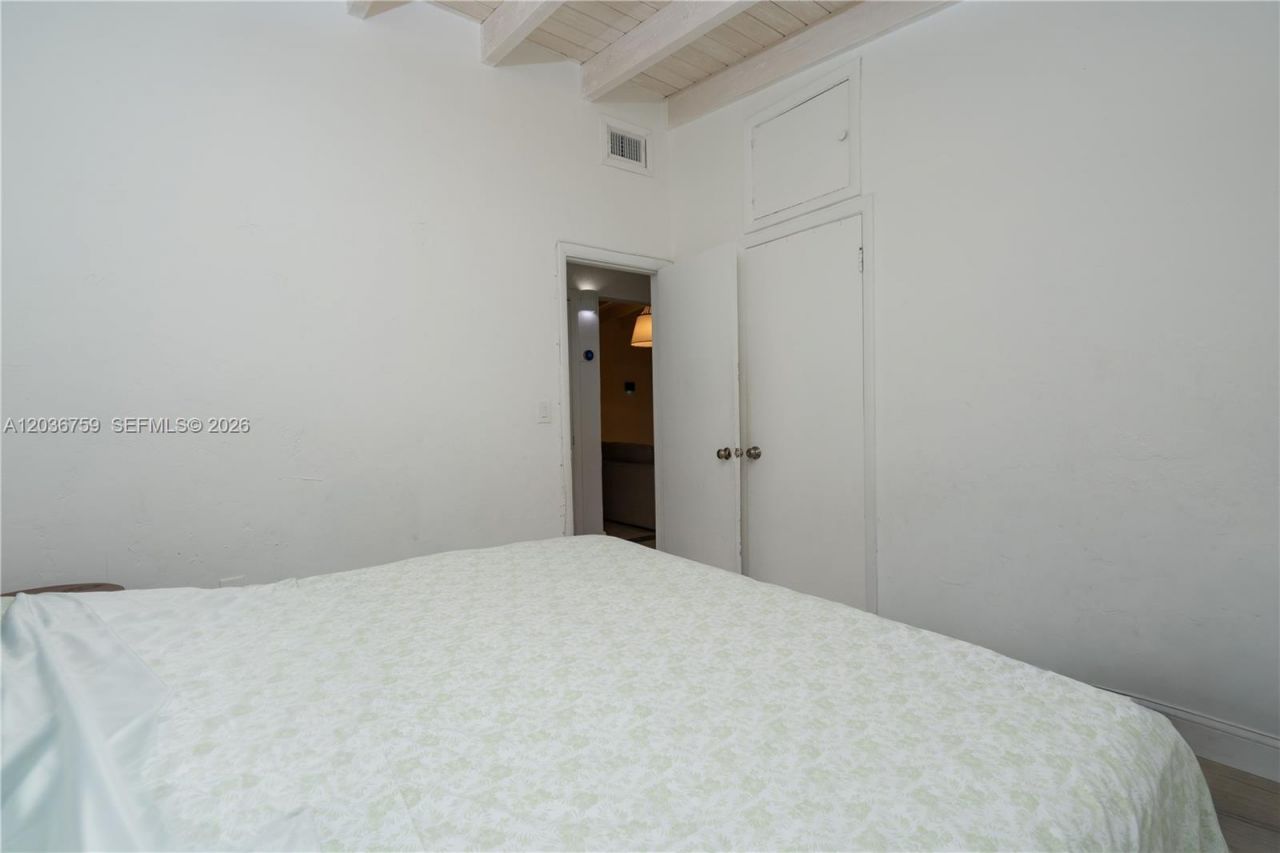 1260 NE 153rd St , North Miami Beach, FL 33162 Photo