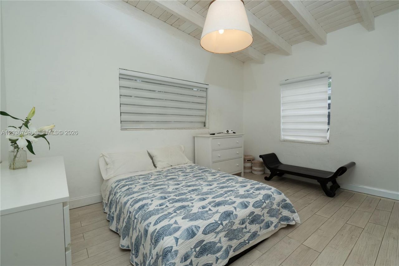1260 NE 153rd St , North Miami Beach, FL 33162 Photo