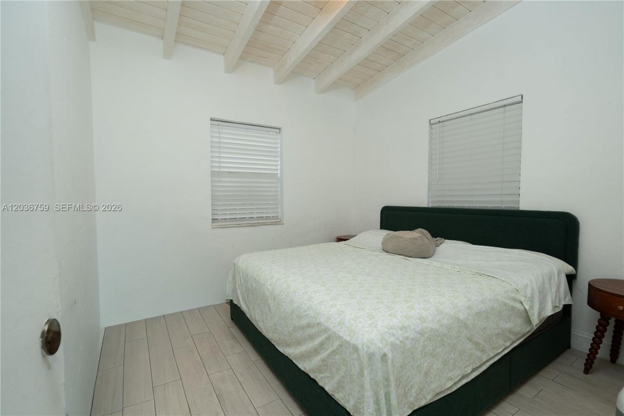 1260 NE 153rd St , North Miami Beach, FL 33162 Photo
