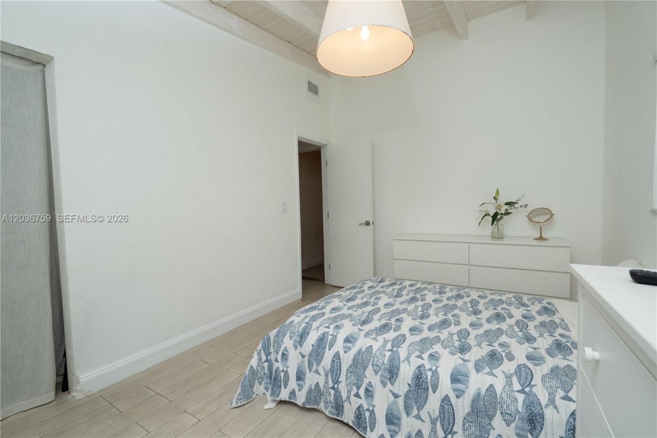 1260 NE 153rd St , North Miami Beach, FL 33162 Photo