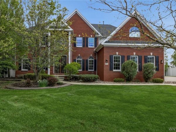 8154 Golden Oak Circle , Buffalo, NY 14221