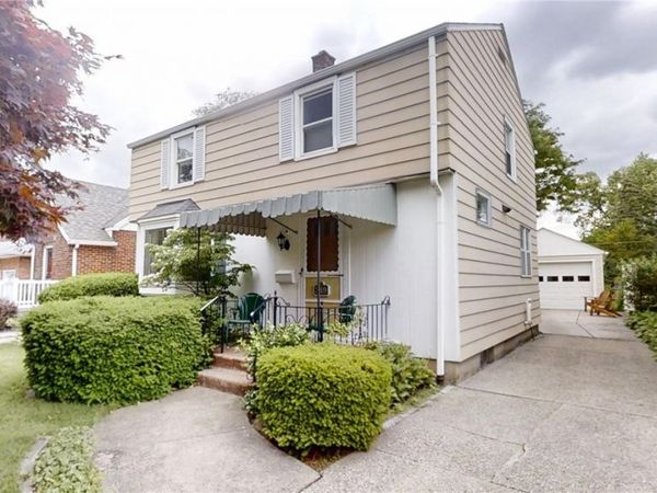 349 Maynard Dr , Amherst, NY 14226