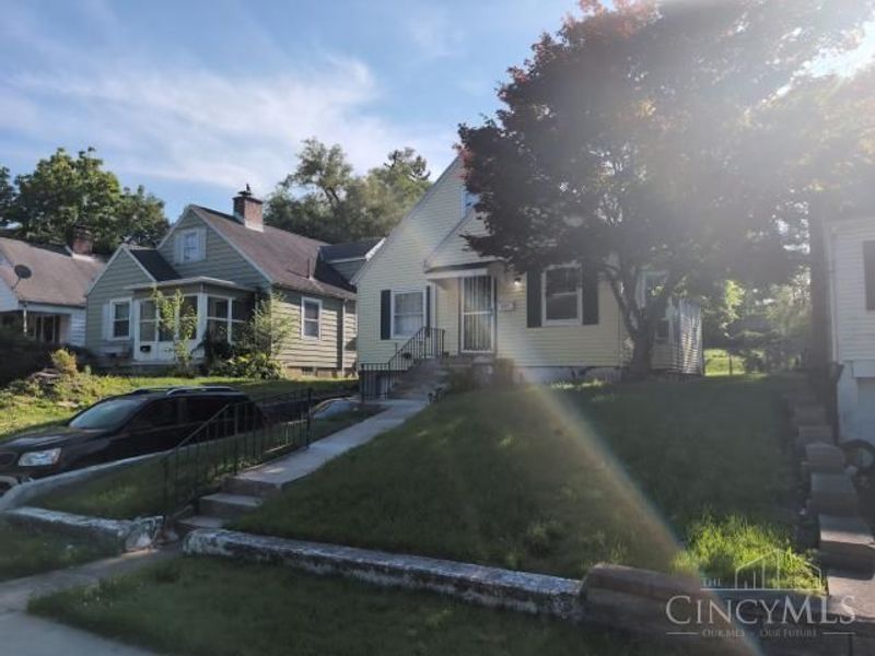2221 Riverside Drive, Dayton, OH 45405 Photo 2