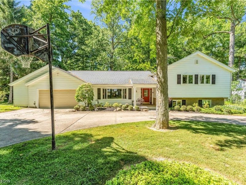 6821 Thornapple Drive, Mayfield, OH 44040 Photo 2
