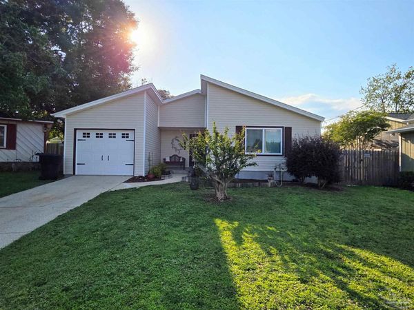 5275 Powrie Dr, Pensacola, FL 32504