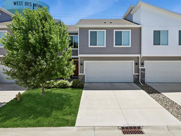 9672 Heightsview Drive, West Des Moines, IA 50266