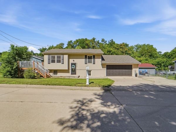 5710 SW 4th Street, Des Moines, IA 50315