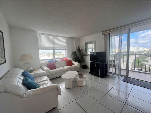 101 Briny Avenue, Unit 811, Pompano Beach, FL 33062
