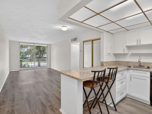 7300 NW 17th Street, Unit 207, Plantation, FL 33313