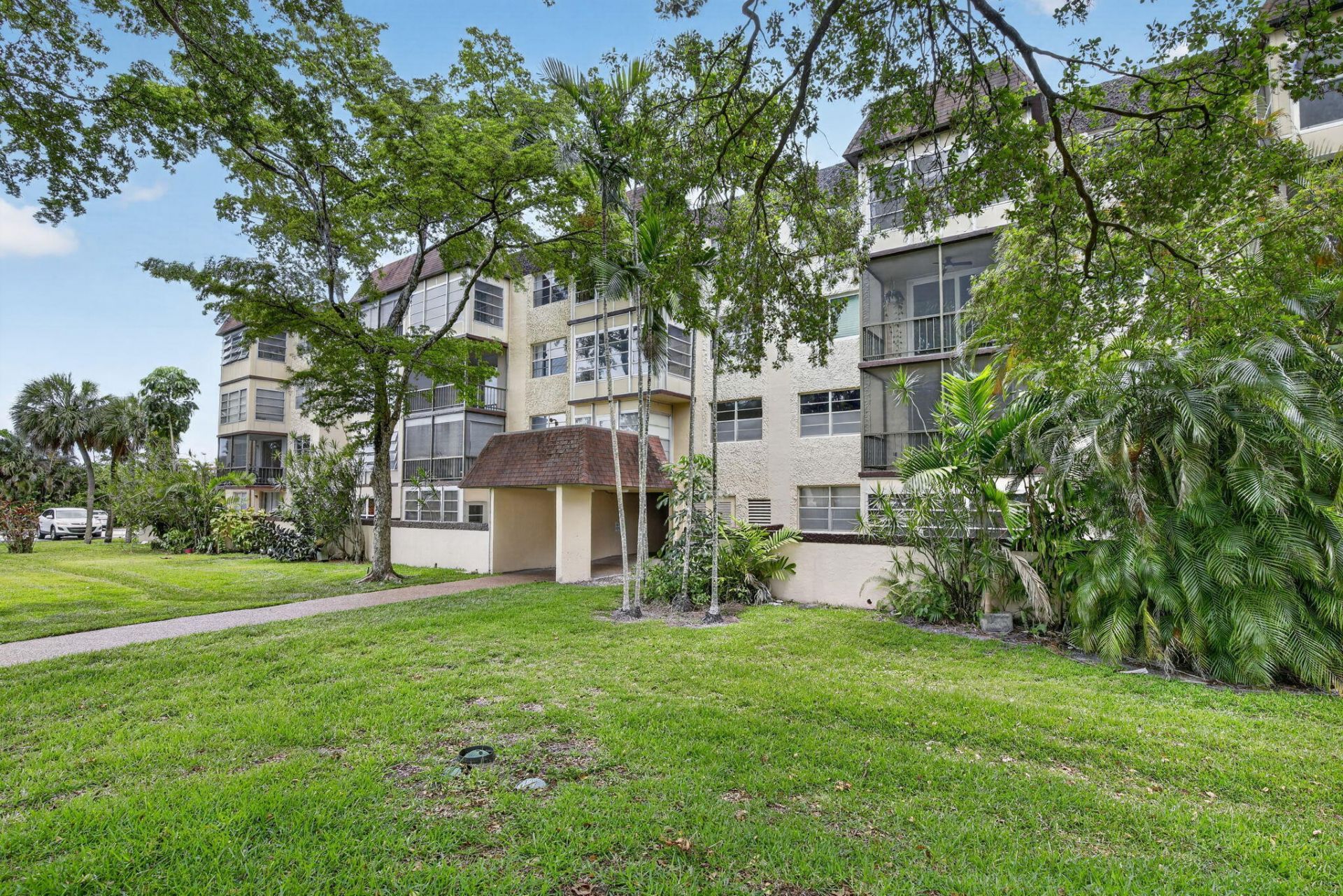 7300 NW 17th Street, Unit 207, Plantation, FL 33313 Photo