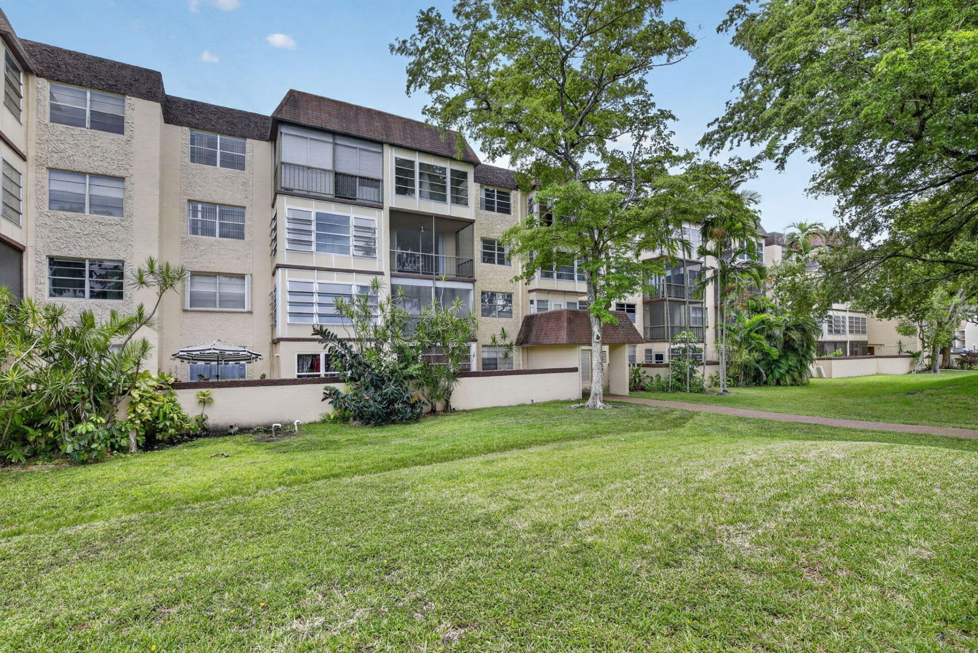 7300 NW 17th Street, Unit 207, Plantation, FL 33313 Photo