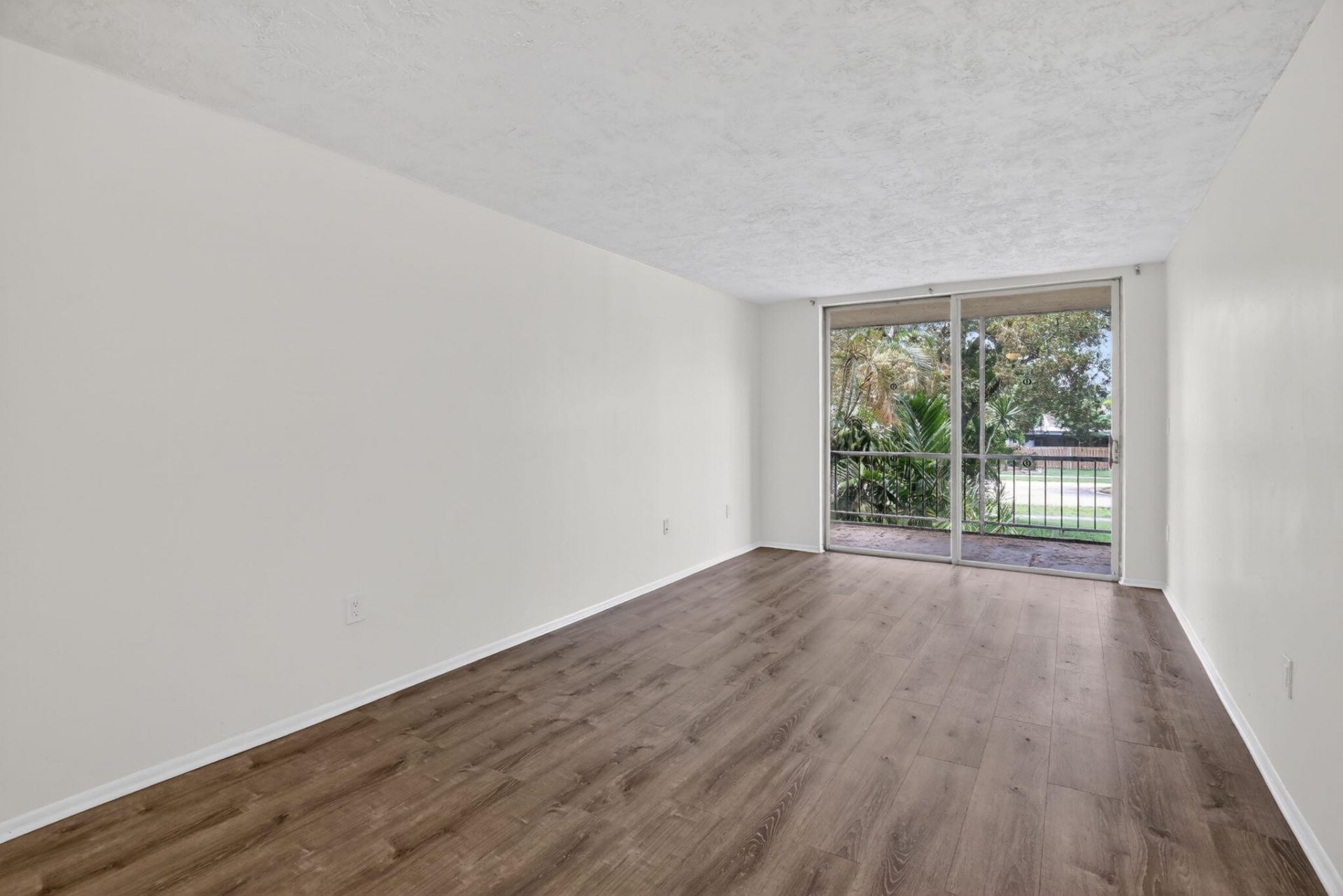 7300 NW 17th Street, Unit 207, Plantation, FL 33313 Photo