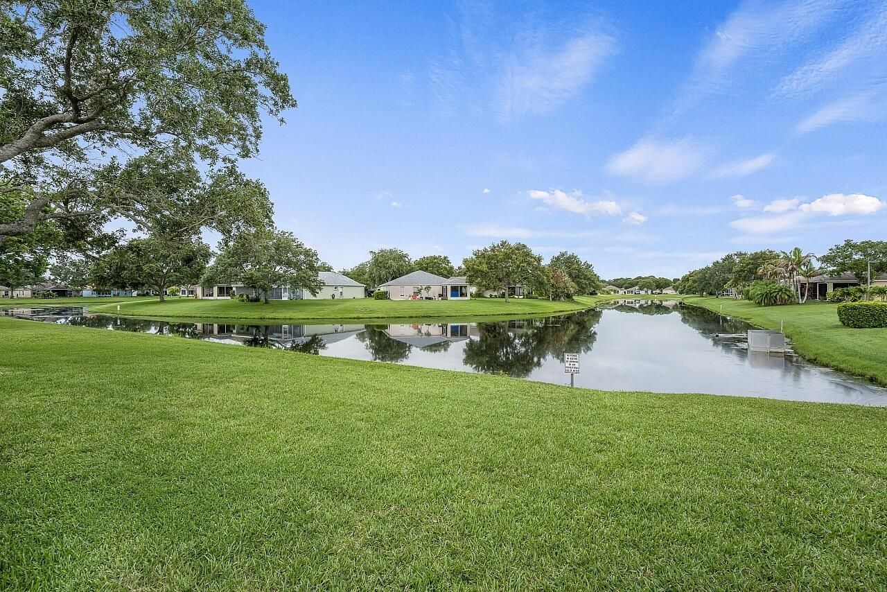 966 E 13th Square, Vero Beach, FL 32960 Photo