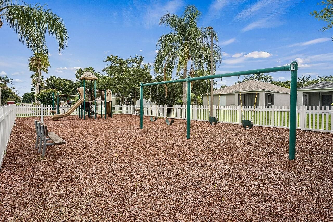 966 E 13th Square, Vero Beach, FL 32960 Photo