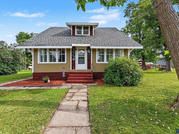 130 W 4th St, Ramona, SD 57054