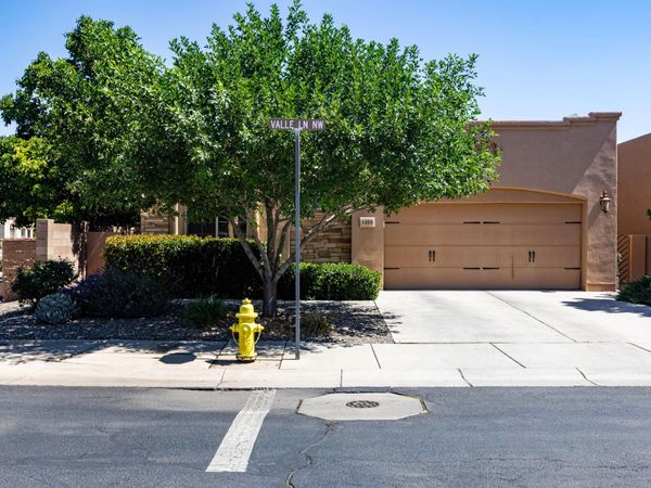 1309 Valle Lane NW, Albuquerque, NM 87107