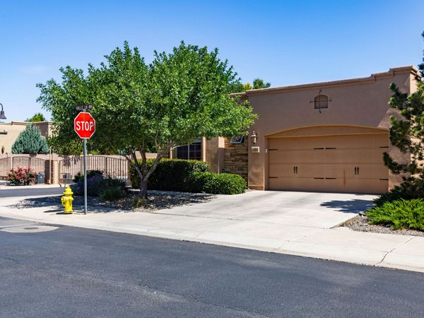 1309 Valle Lane NW, Albuquerque, NM 87107