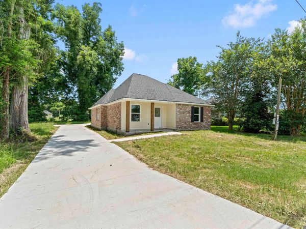 1675 Besson Ln, Sunshine, LA 70780