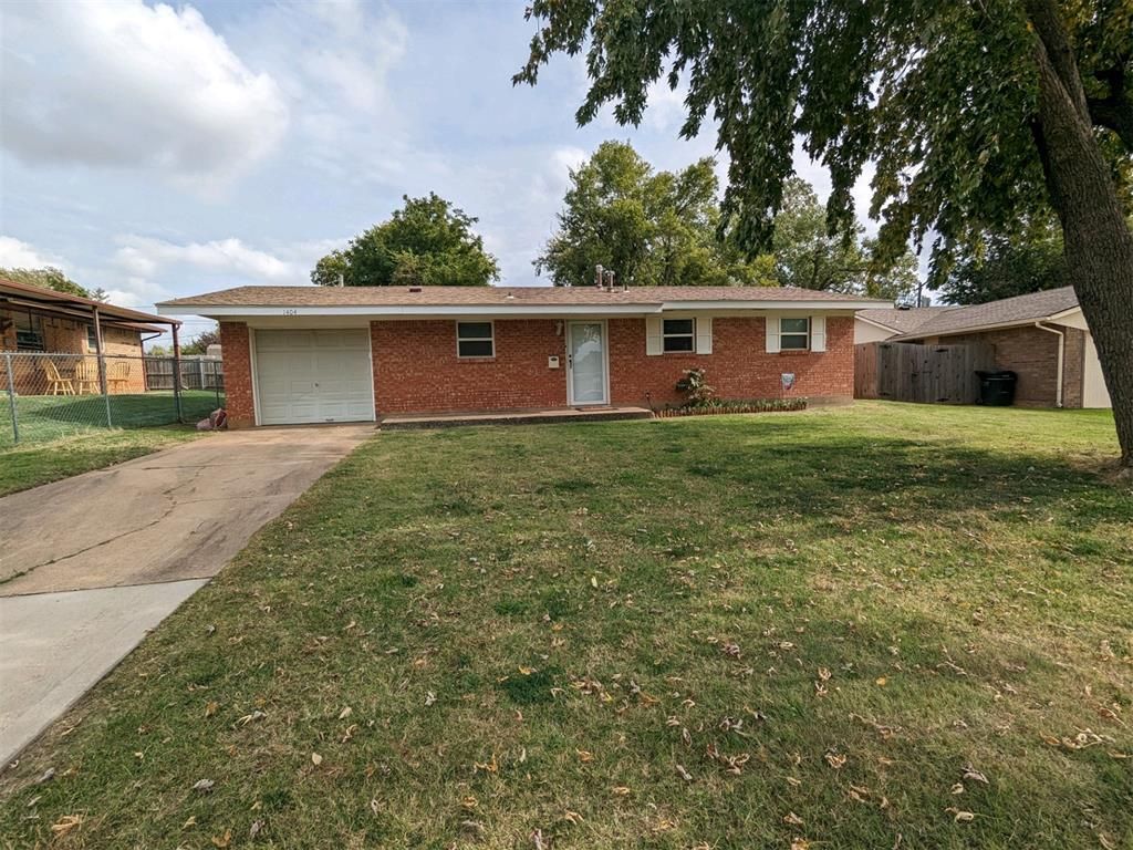 1404 Heather Lane, Moore, OK 73160 Main Photo