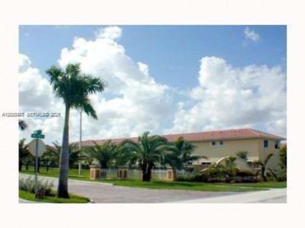 7477 NW 181 , Hialeah, FL 33015