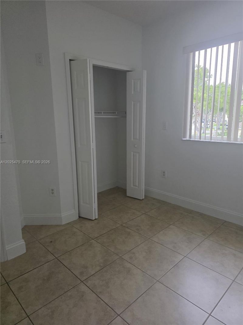 7477 NW 181 , Hialeah, FL 33015 Photo