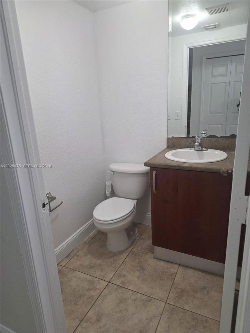 7477 NW 181 , Hialeah, FL 33015 Photo