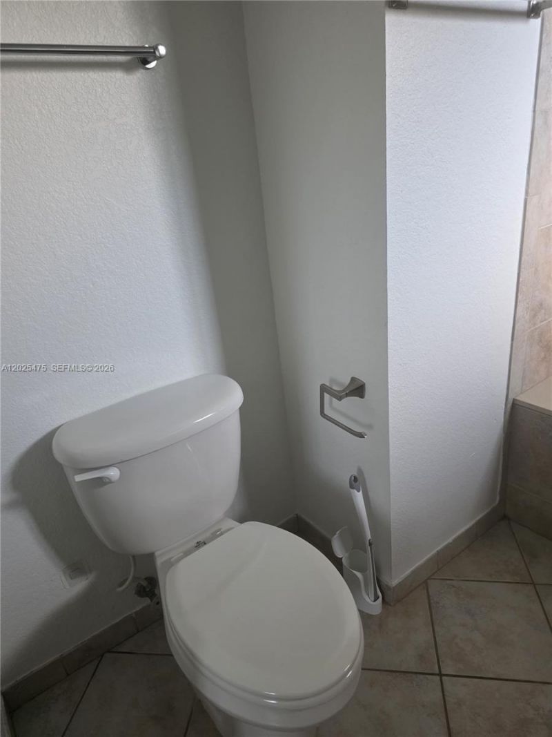 7477 NW 181 , Hialeah, FL 33015 Photo