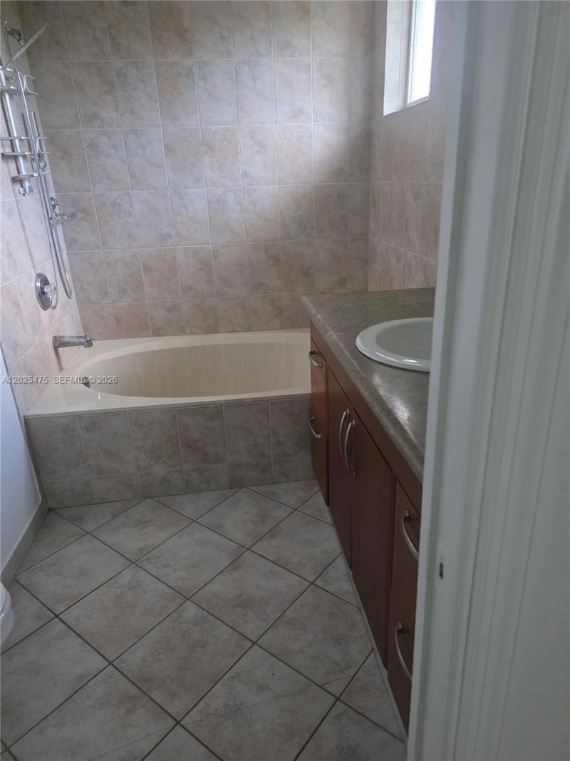 7477 NW 181 , Hialeah, FL 33015 Photo