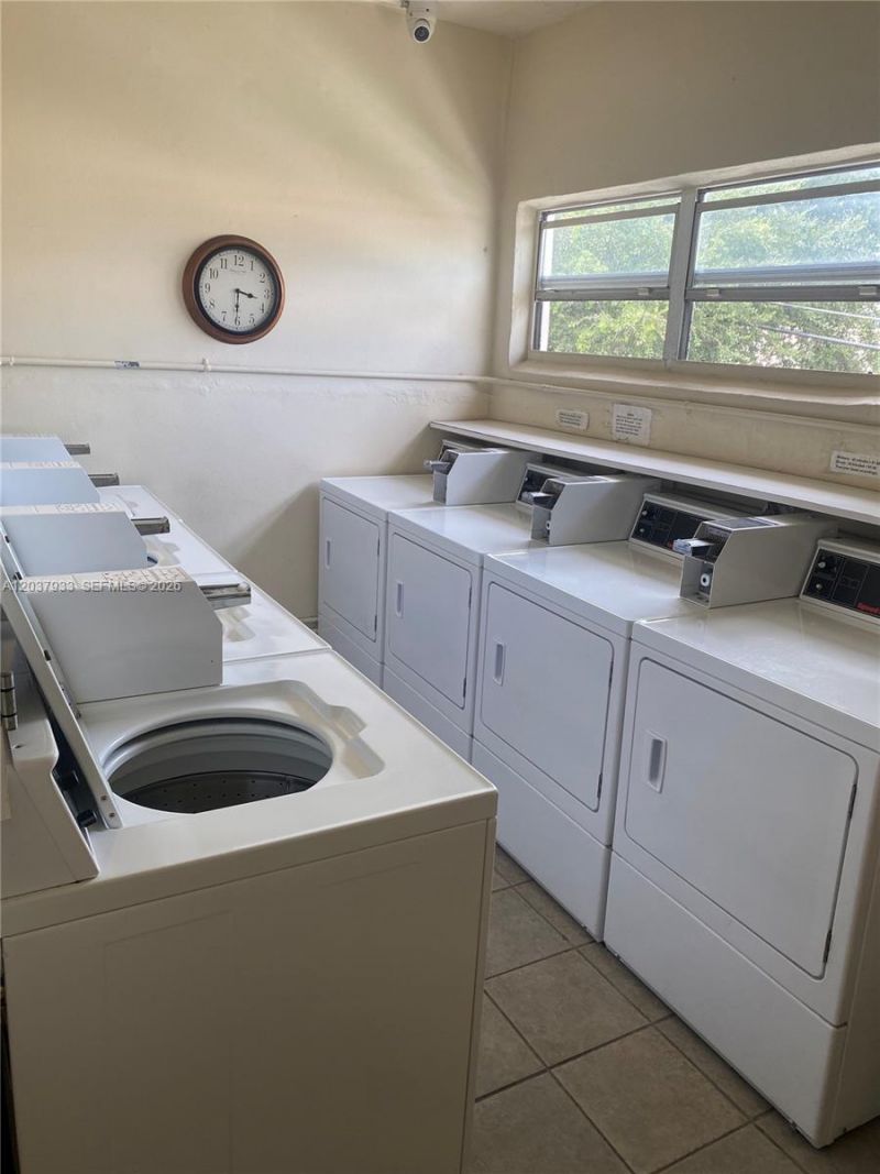 415 NE 2nd St, Unit 222, Hallandale Beach, FL 33009 Photo