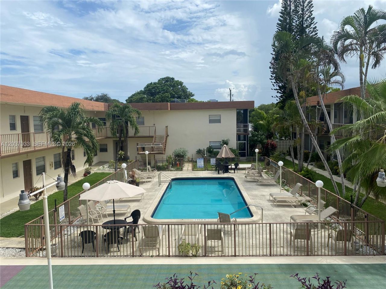 415 NE 2nd St, Unit 222, Hallandale Beach, FL 33009 Photo