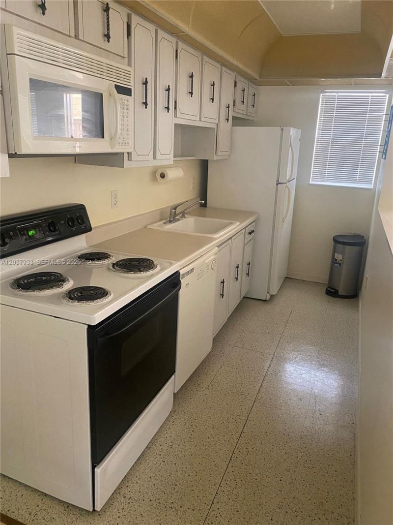 415 NE 2nd St, Unit 222, Hallandale Beach, FL 33009 Photo
