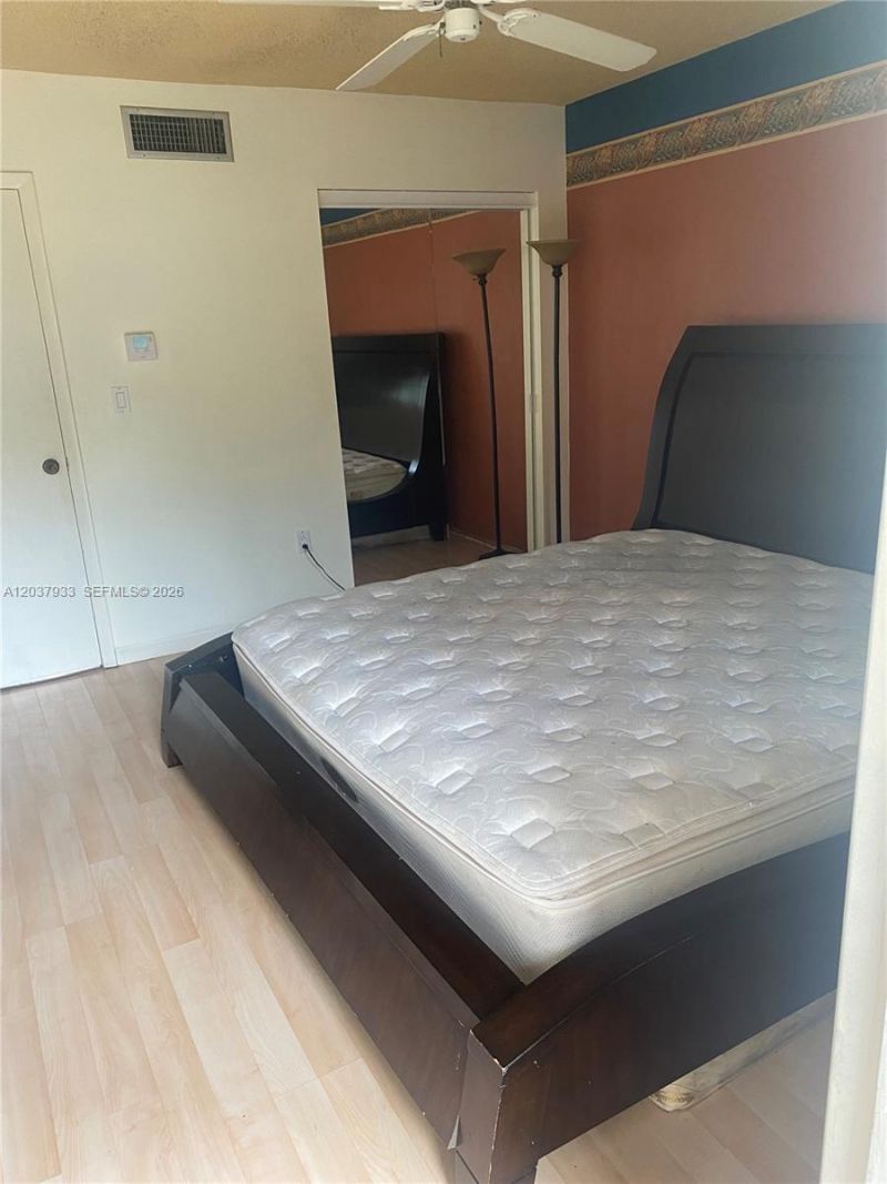 415 NE 2nd St, Unit 222, Hallandale Beach, FL 33009 Photo