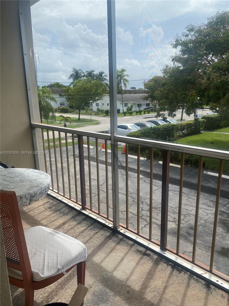 415 NE 2nd St, Unit 222, Hallandale Beach, FL 33009 Photo