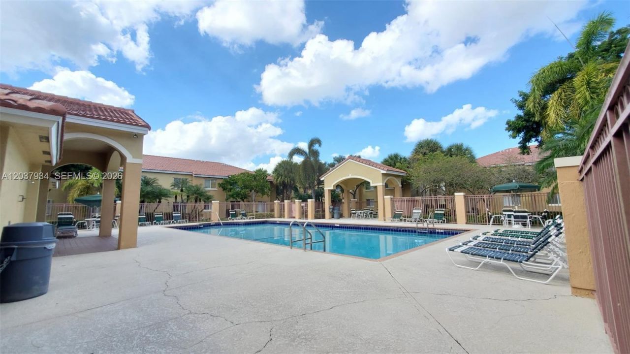 640 NW 79th Ave , Unit 202, Pembroke Pines, FL 33024 Photo