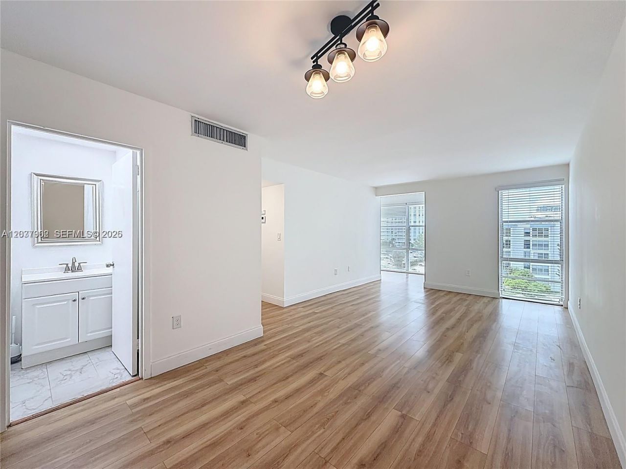 17560 Atlantic Blvd , Unit 501, Sunny Isles Beach, FL 33160 Photo