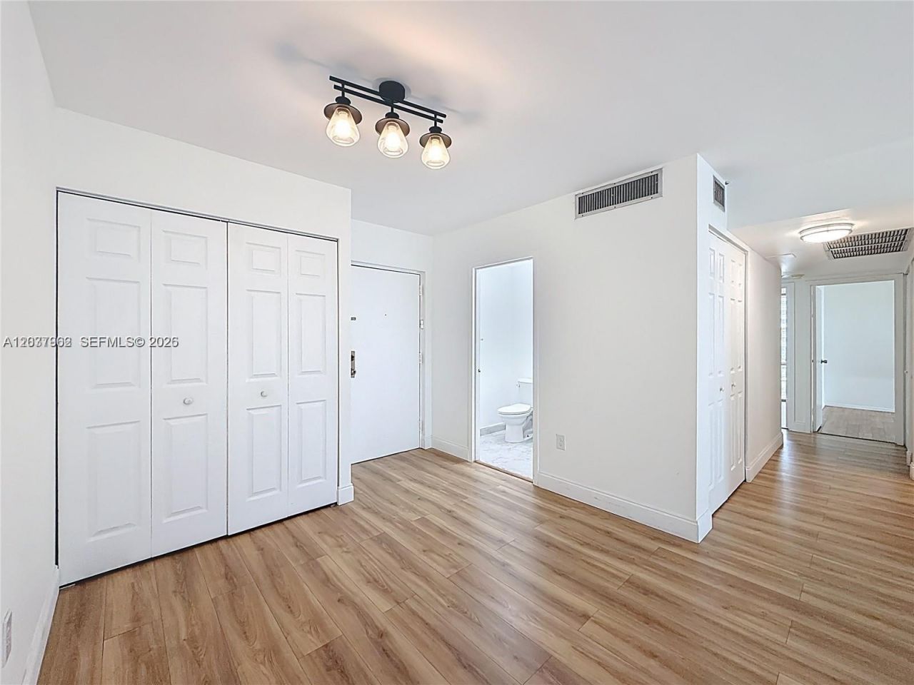 17560 Atlantic Blvd , Unit 501, Sunny Isles Beach, FL 33160 Photo