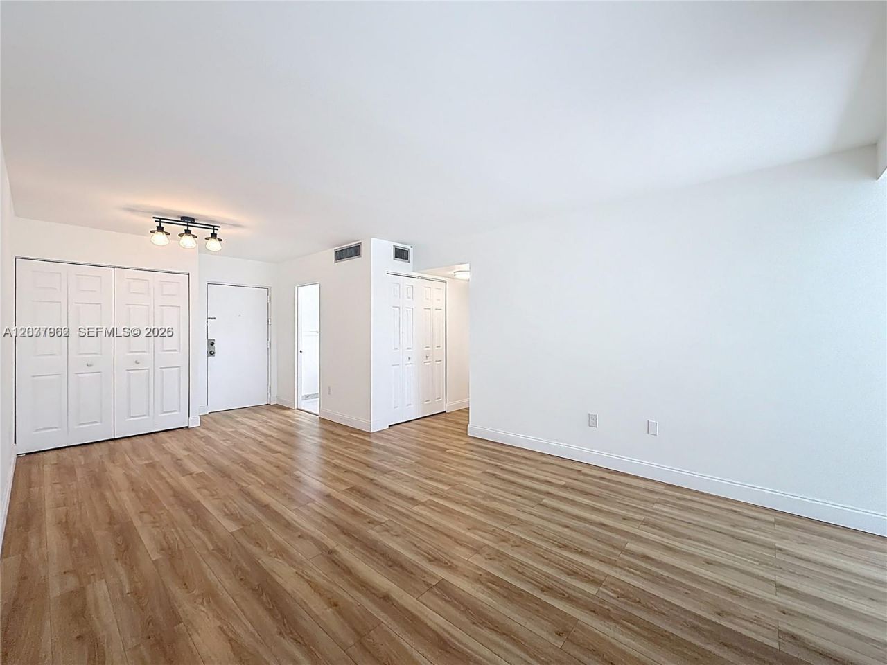 17560 Atlantic Blvd , Unit 501, Sunny Isles Beach, FL 33160 Photo