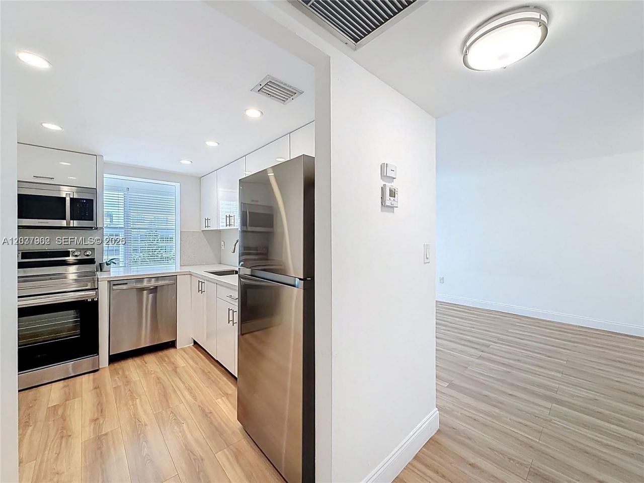 17560 Atlantic Blvd , Unit 501, Sunny Isles Beach, FL 33160 Photo