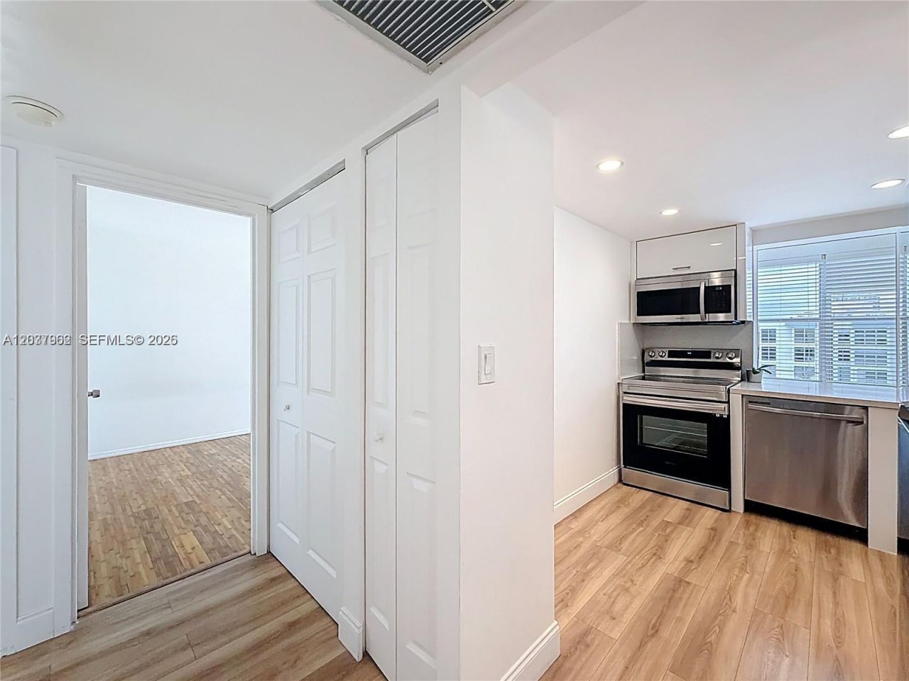 17560 Atlantic Blvd , Unit 501, Sunny Isles Beach, FL 33160 Photo