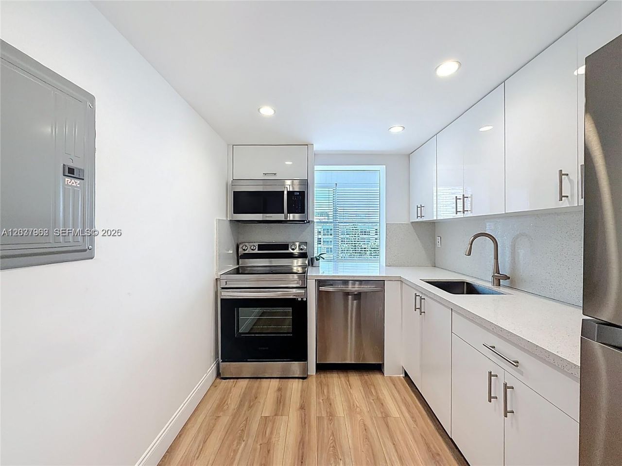 17560 Atlantic Blvd , Unit 501, Sunny Isles Beach, FL 33160 Photo