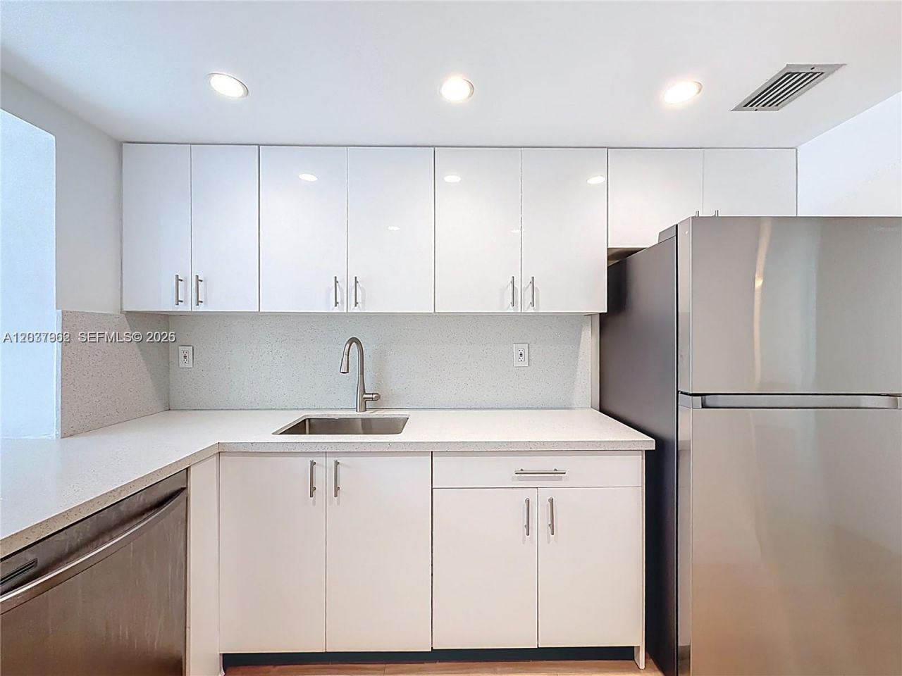17560 Atlantic Blvd , Unit 501, Sunny Isles Beach, FL 33160 Photo