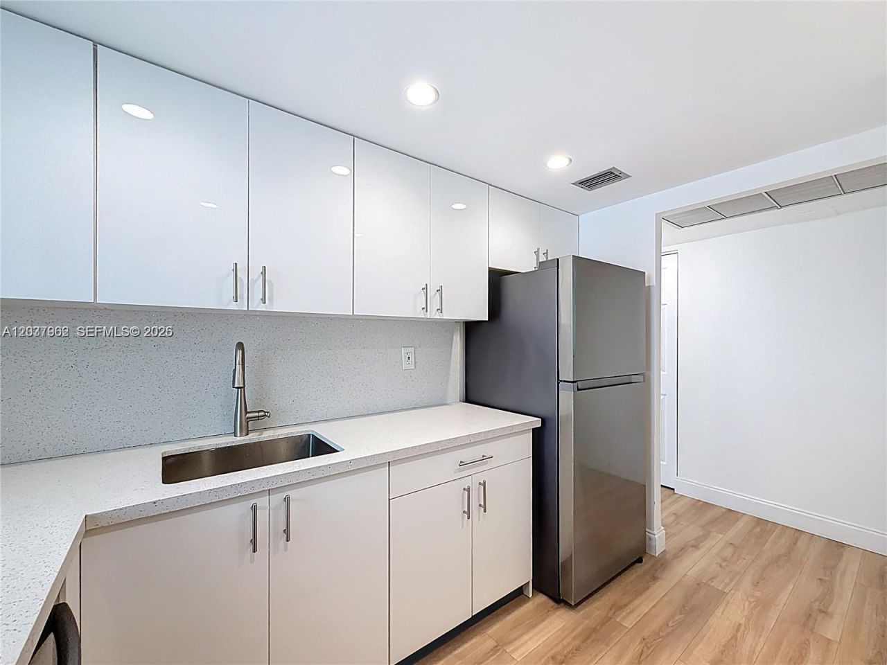 17560 Atlantic Blvd , Unit 501, Sunny Isles Beach, FL 33160 Photo
