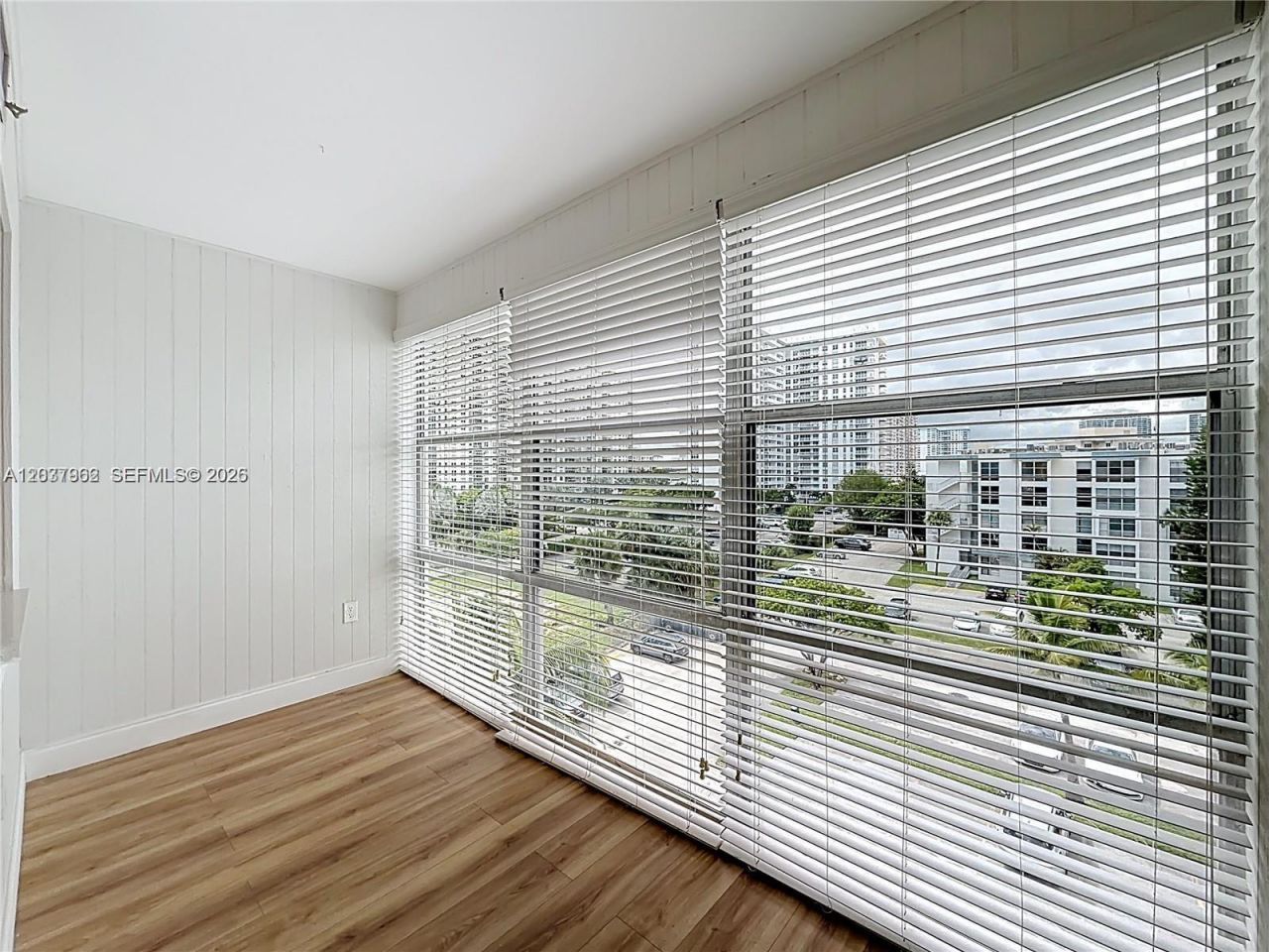 17560 Atlantic Blvd , Unit 501, Sunny Isles Beach, FL 33160 Photo