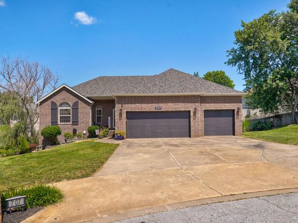 707 River Rock Court , Nixa, MO 65714