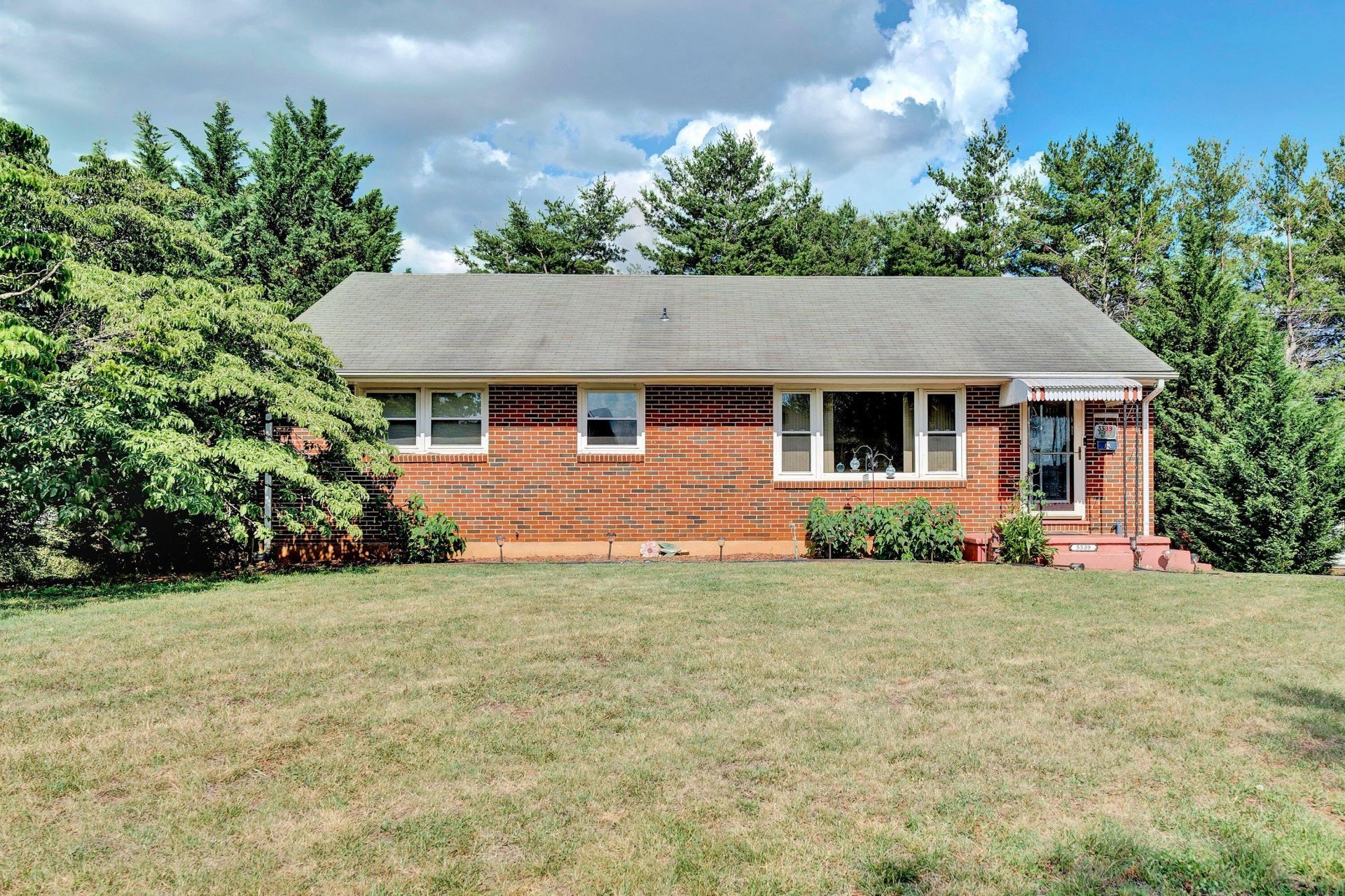 5539 Darby Rd, Roanoke, VA 24012 Main Photo