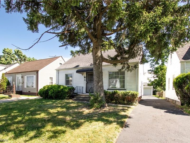 21412 Watson Road, Maple Heights, OH 44137 Photo 2