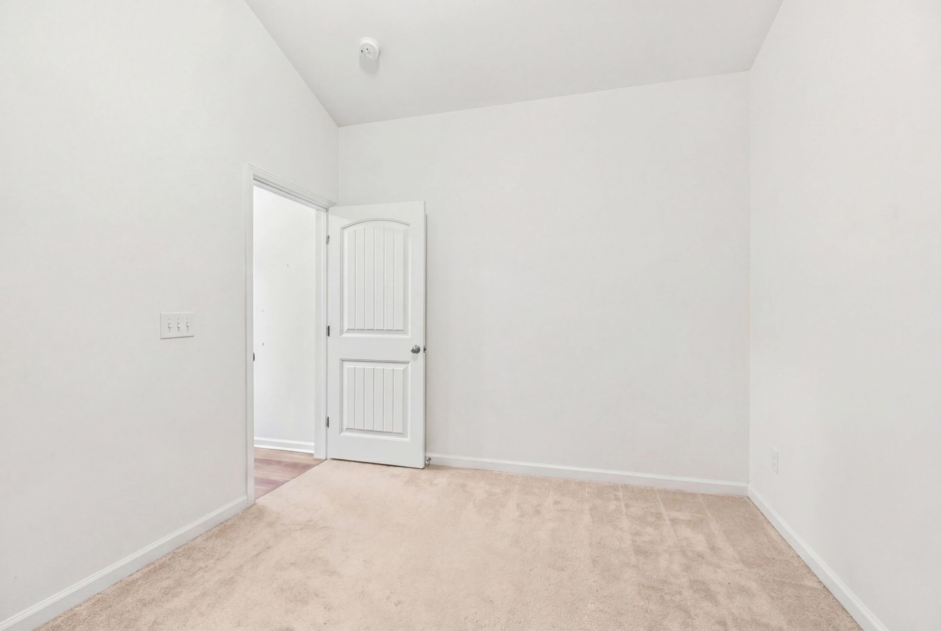 105 N Levee Drive Photo 32