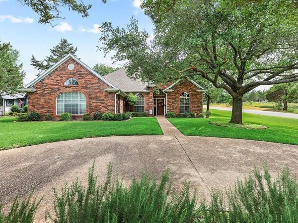 10 Fairway Loop Drive, Pottsboro, TX 75076