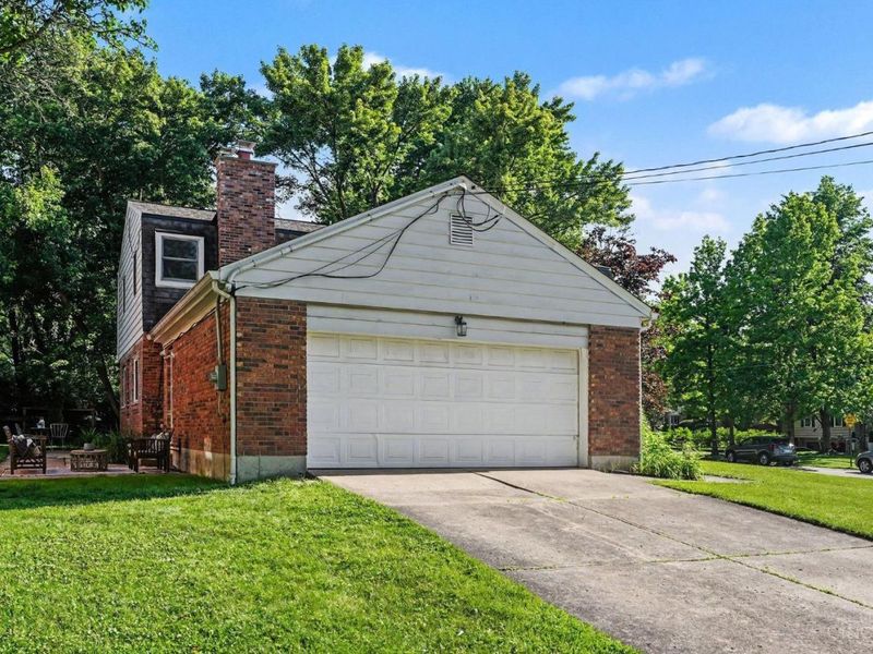 1992 Gainsborough Lane, Anderson Twp, OH 45230 Photo 4