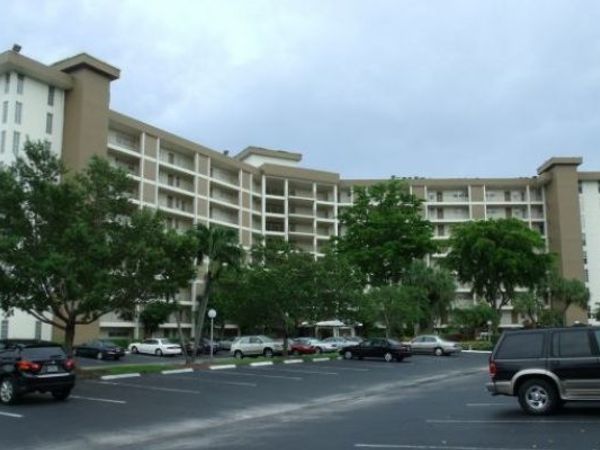 2940 N COURSE DR APT 110, Other, FL 33069